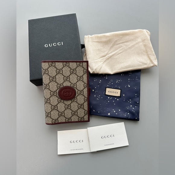 Gucci EUC Supreme Passport Case - Picture 3 of 12